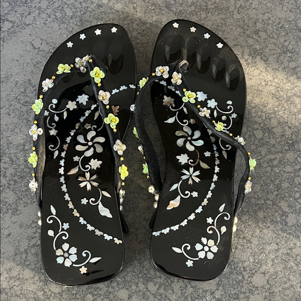 Japanese Black Lacquer Floral Black Sandals